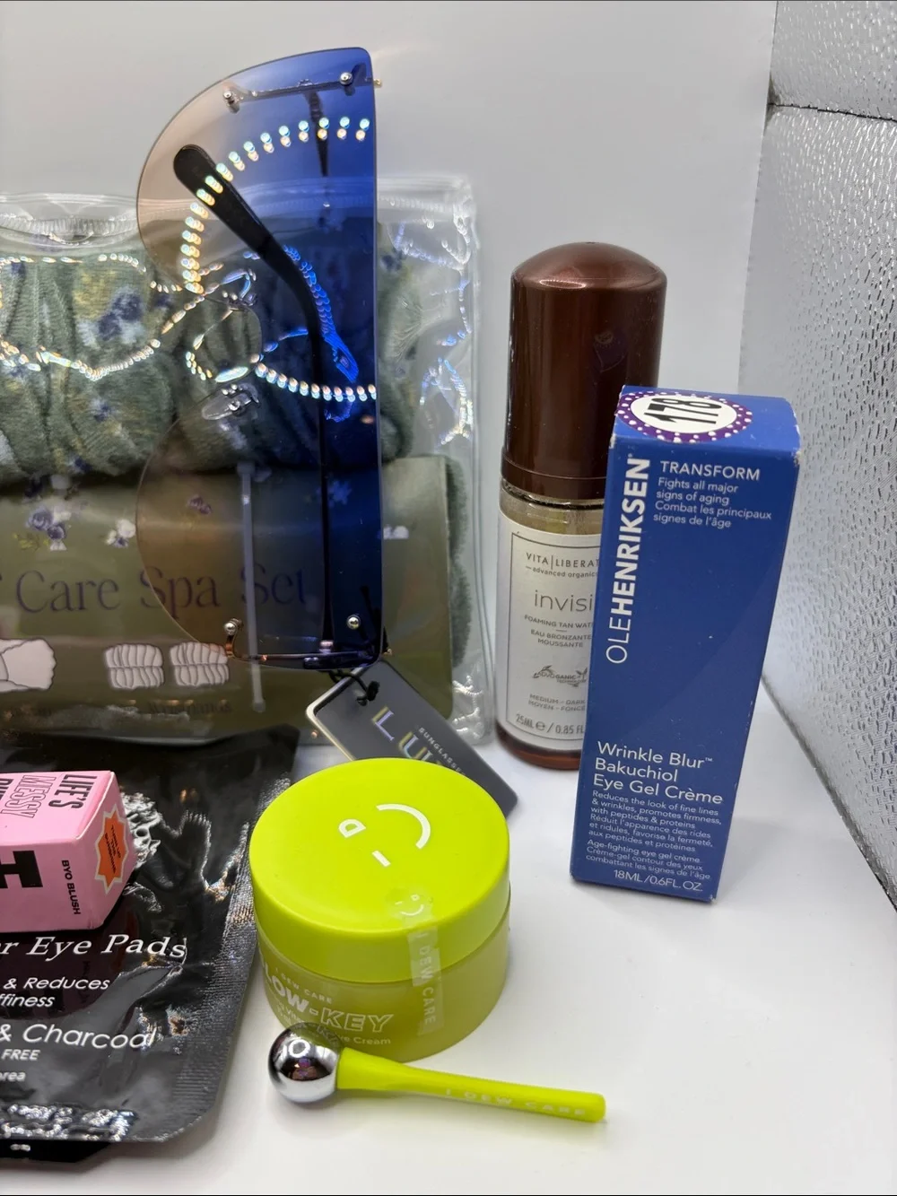 Youth Foria Under Eye Pads & Self Care Spa Set - Green and sexy blue sunnies!